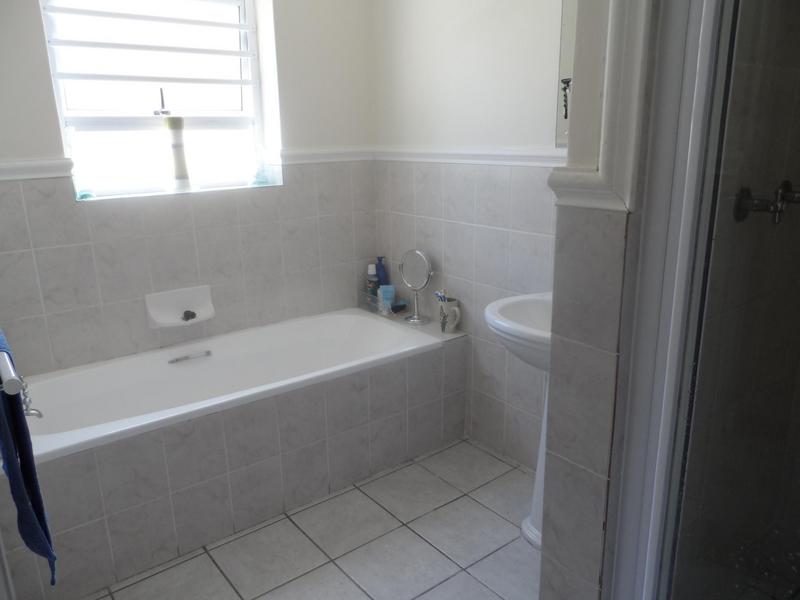 To Let 3 Bedroom Property for Rent in Zevenzicht Western Cape